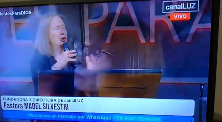 Irrumpió en una iglesia en Rosario y apuntó con un arma a una de las pastoras