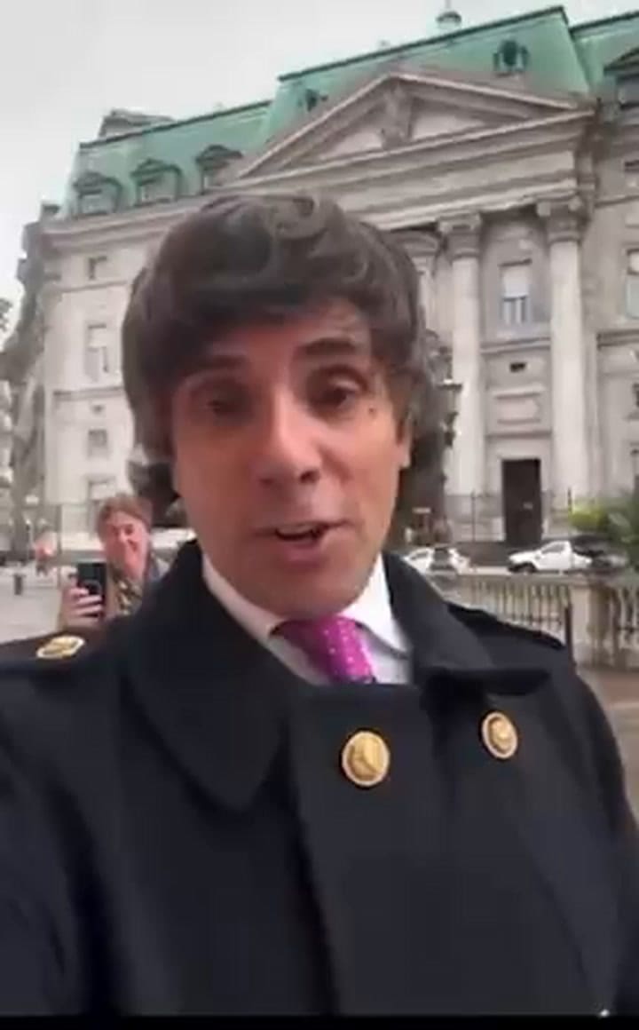 Pedrito con Milei.mp4