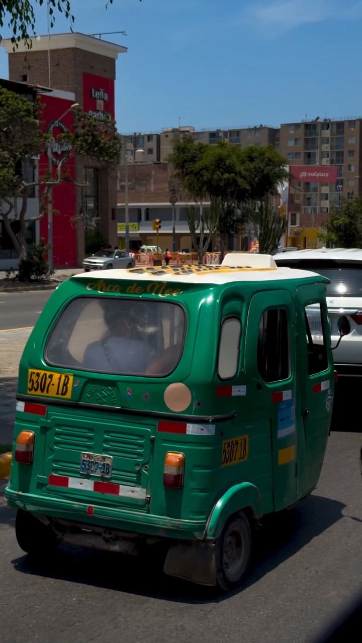 Bad Bunny por las calles de Lima