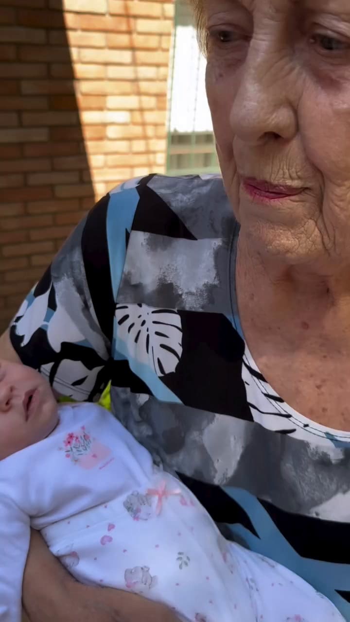La madre de Marley junto a su nieta Milenka