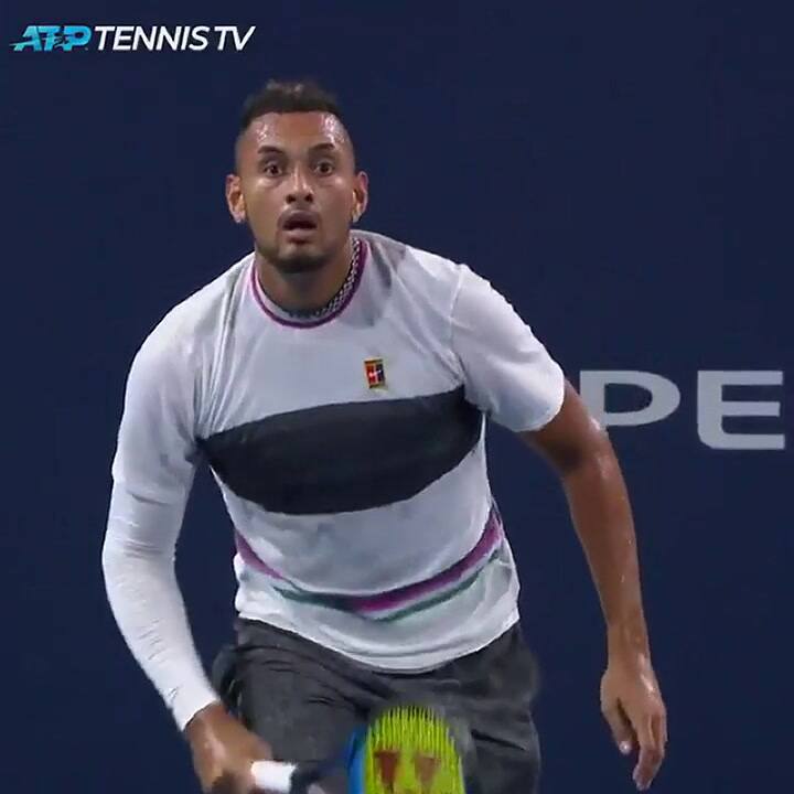 El saque de abajo de Nick Kyrgios - Fuente: Tennis TV