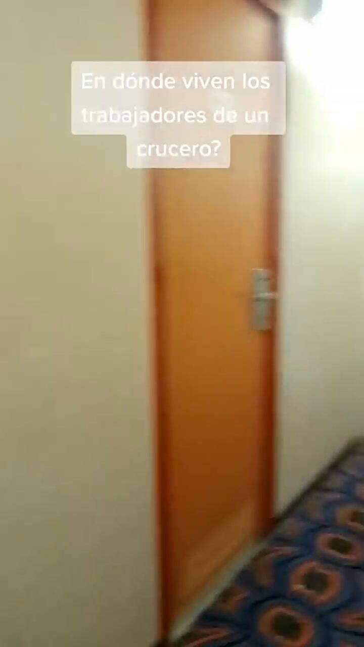 Tiktoker muestra cómo viven los empleados de un crucero