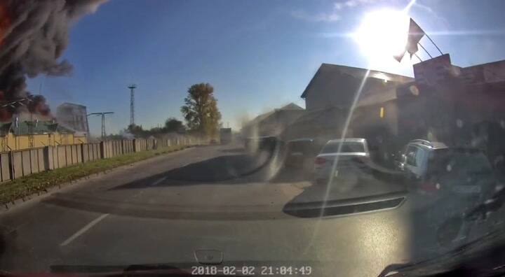 El momento en el que un poderoso misil arrasa con una central eléctrica ucraniana