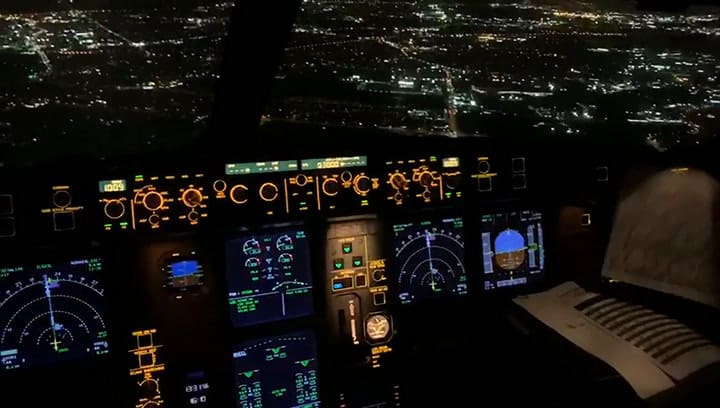 Aterrizaje del vuelo de Aerolíneas Argentinas en la escala de Auckland