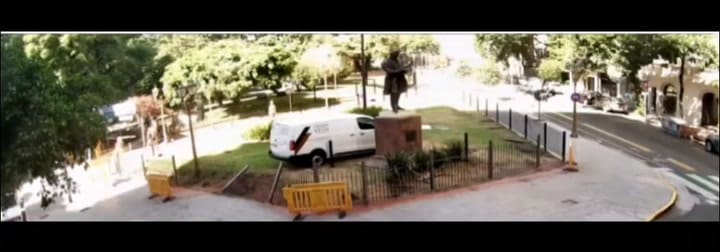 El choque de una camioneta en una plaza de Recoleta