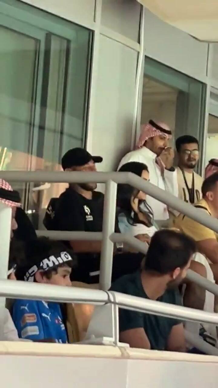 La reacción de Neymar cuando los hinchas cantaban "Messi, Messi"