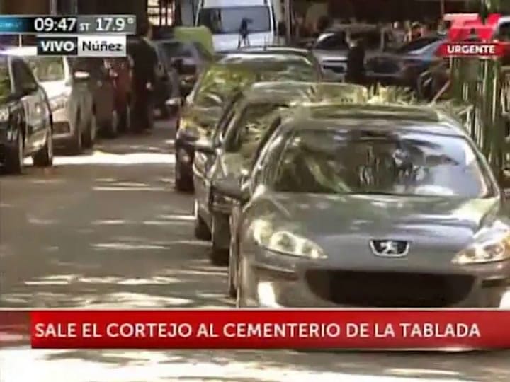 Así partía el cortejo hacia el cementerio de La Tablada (TN)