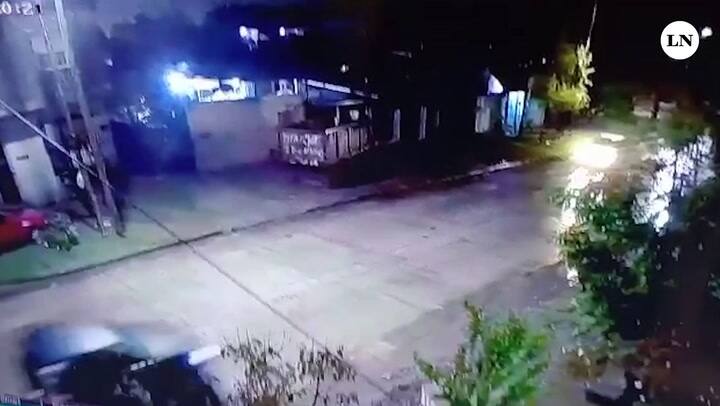 Investigan la muerte de una joven que fue atropellada por un auto después de arrojarse de otro vehículo en movimiento