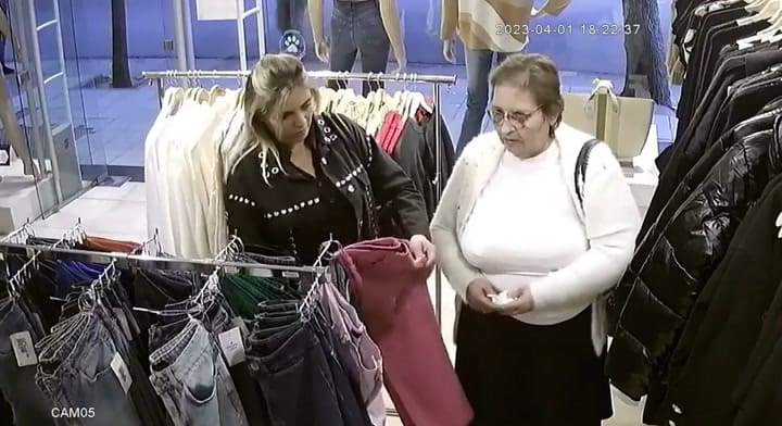 Córdoba: una mujer mayor fue captada cuando robaba prendas de un negocio
