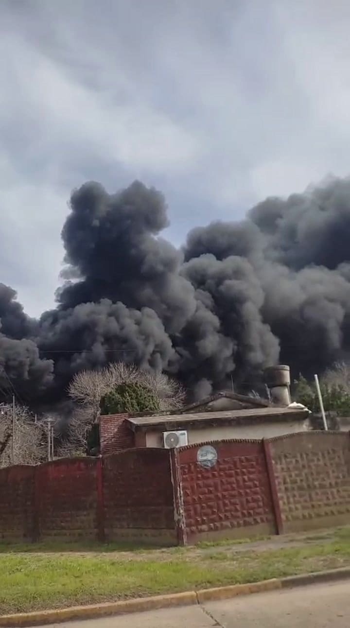 Tres tanques de combustible desataron caos en pleno centro Totora