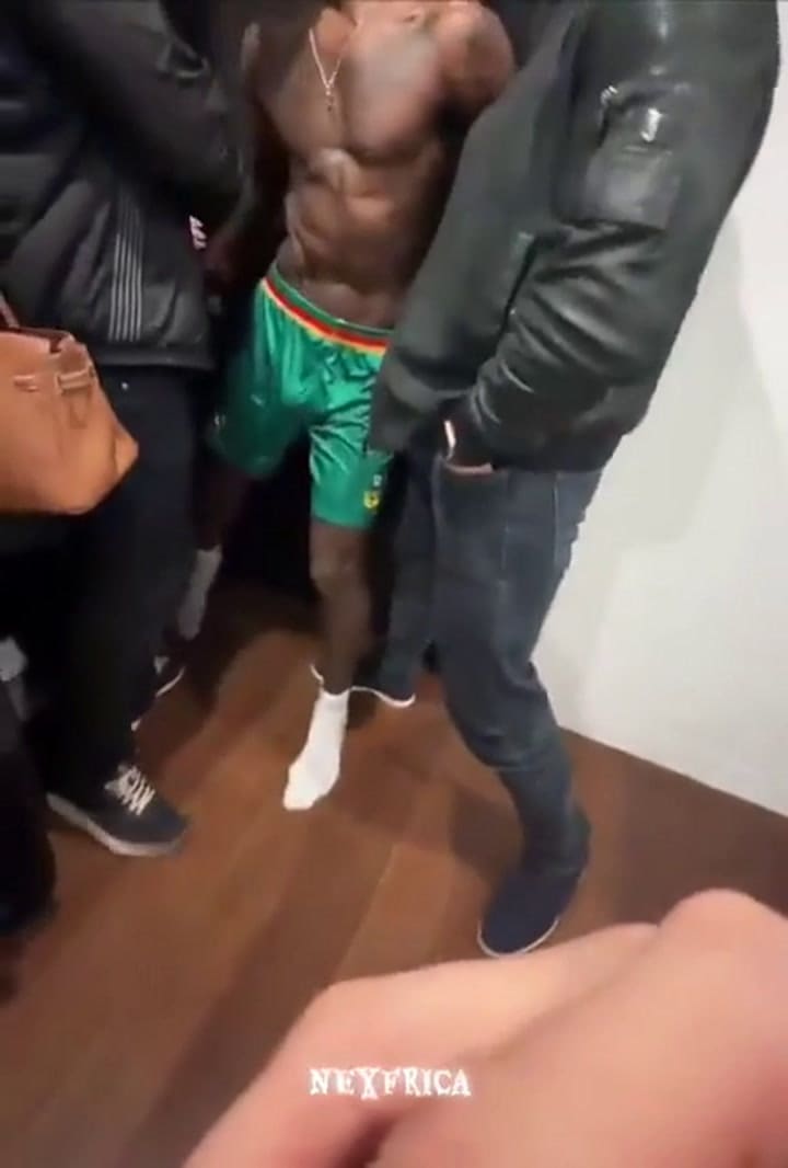 Una figura de la selección de Camerún en problemas maritales