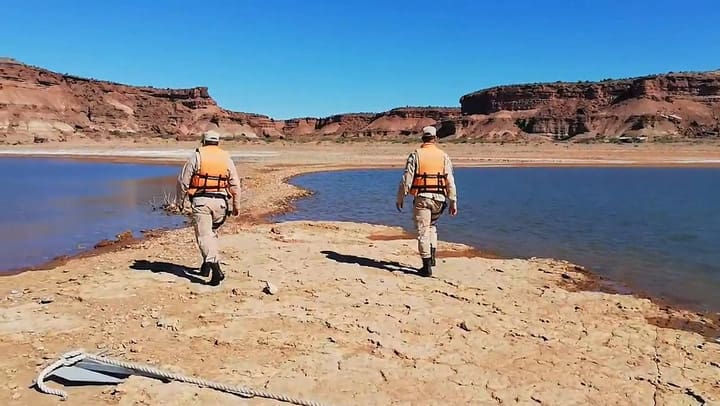 Hallazgo de huellas de dinosaurio en un lago de la Patagonia