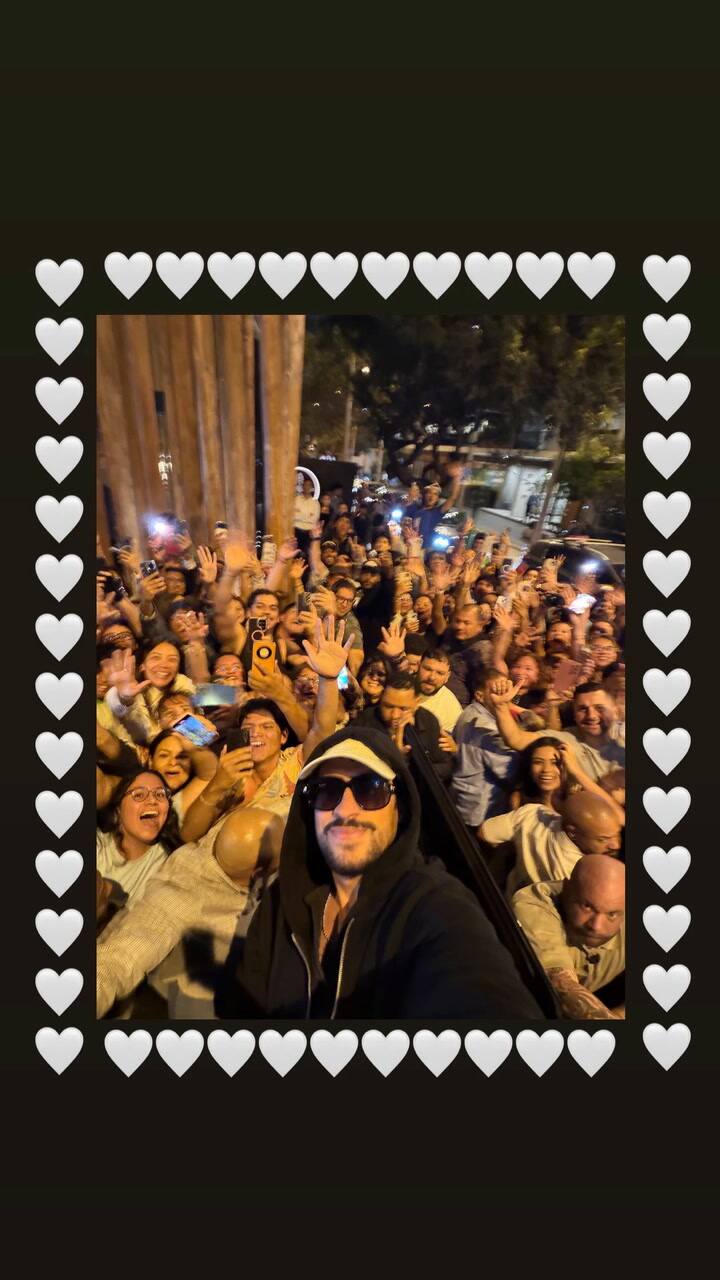 Bad Bunny con sus fans en Lima