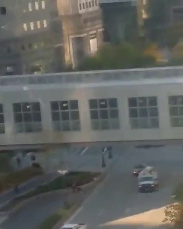 Al menos ocho personas murieron y otras 11 resultaron heridas