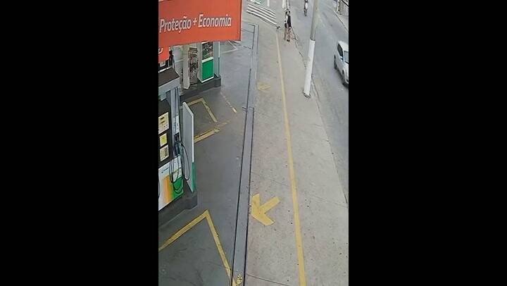 Un auto atropello a una pareja en Brasil