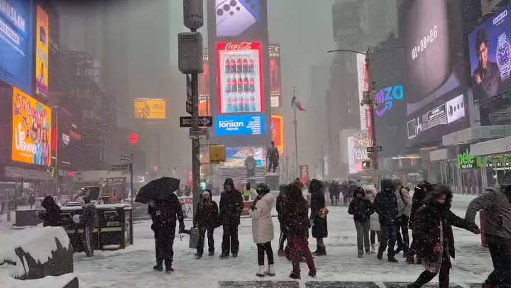 Recorrido por Times Square en medio de la tormenta invernal