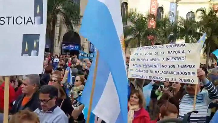 Córdoba es el corazón del cambio, eso dice una señora con su megáfono. Fuente: Twitter