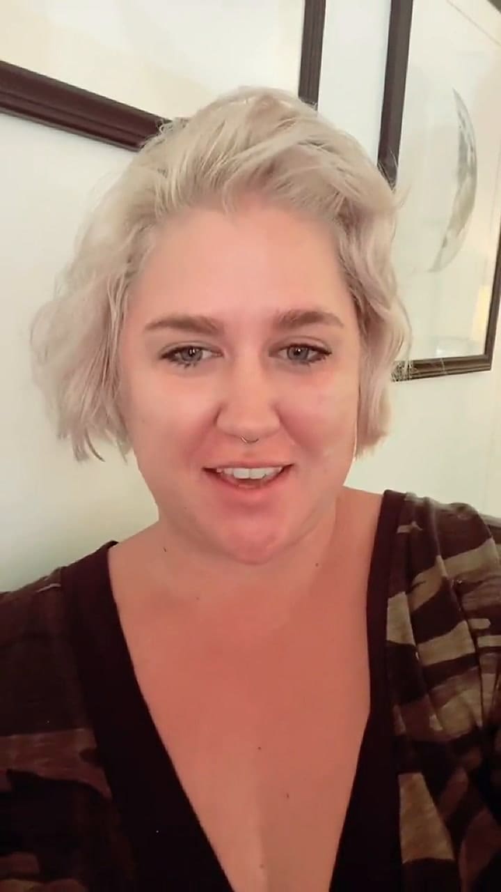 Los amigos realizaron una “cirugía de emergencia” en la torta para poder lucirla en la fiesta