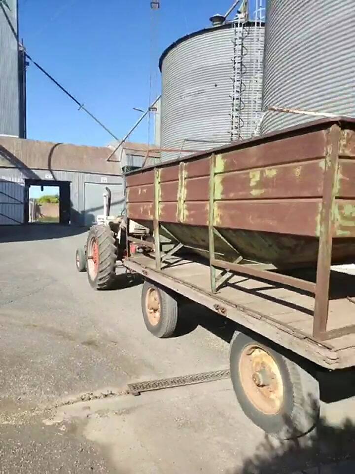 Un productor sacó una vieja tolva para reducir los costos de producción