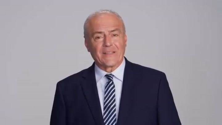 Curtis Sliwa se quita la boina roja y critica a Mamdani, Cuomo y Adams: “Merecemos algo mejor”