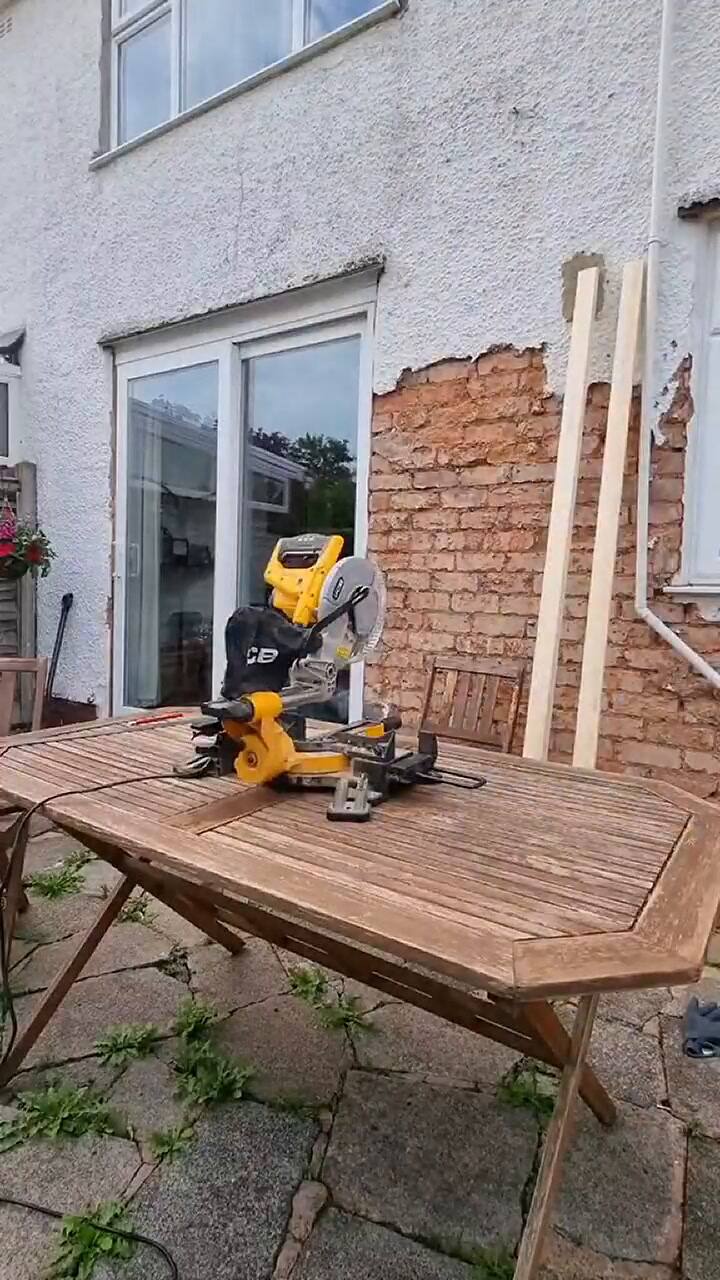 Convirtió su Fiat 500 en una casa rodante y solo gastó 200 dólares - parte 1