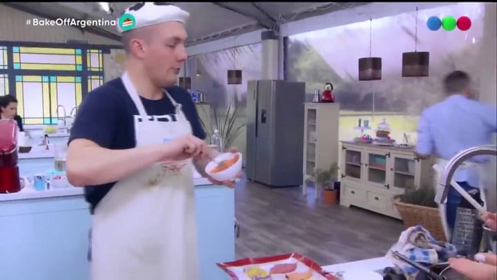 Paula Chaves puso orden en la cocina de Bake off Argentina y retó a Gino: '¡Vos me vas a infartar!'