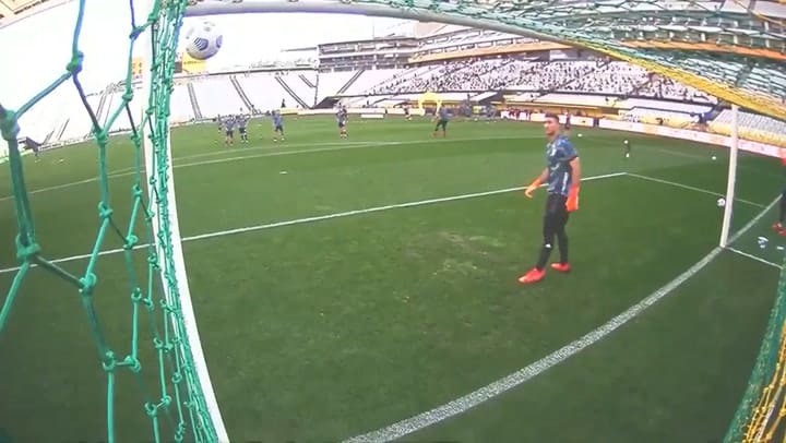 La impresionante práctica de tiro libres de Lionel Messi antes del partido contra Brasil