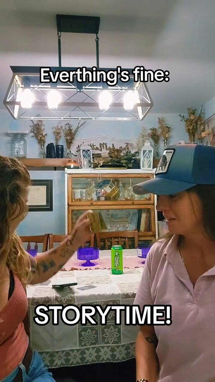 Las chicas describieron el significado de su tatuaje