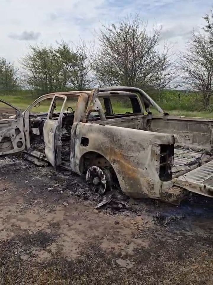 Así quedó la camioneta del productor que sufrió un robo en Carmen de Areco