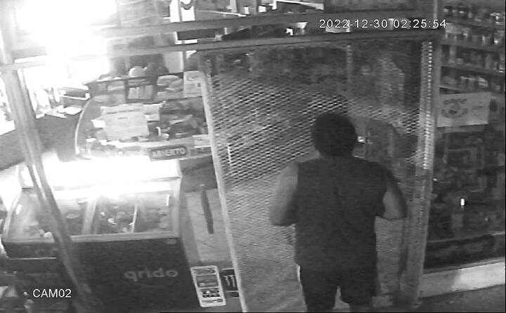 Un auto chocó contra un kiosco en Almagro