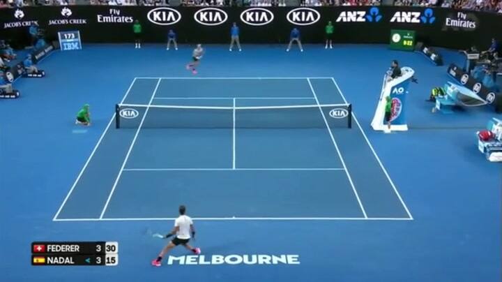 Roger Federer saca ventaja antes de quebrar