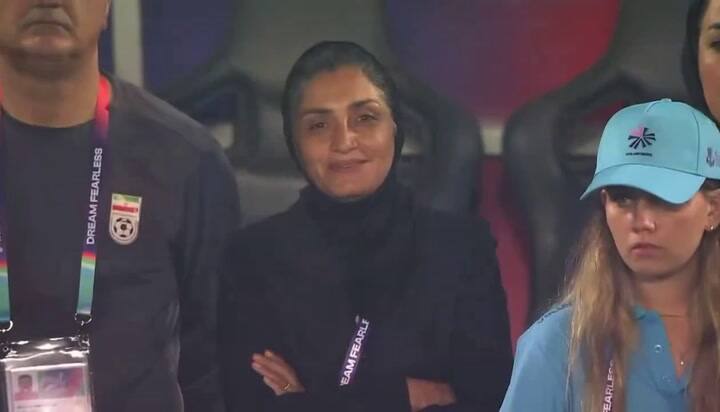 La selección femenina de fútbol de Irán decidió no cantar el himno