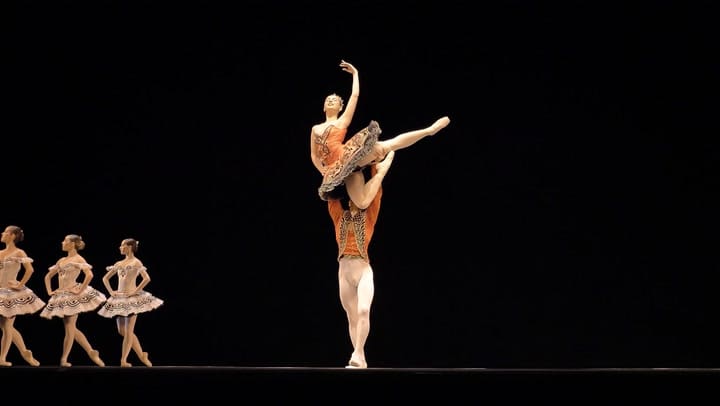 La bailarina Mora Capasso, de 20 años, en su primer protagónico en el Teatro Colón ("Paquita")