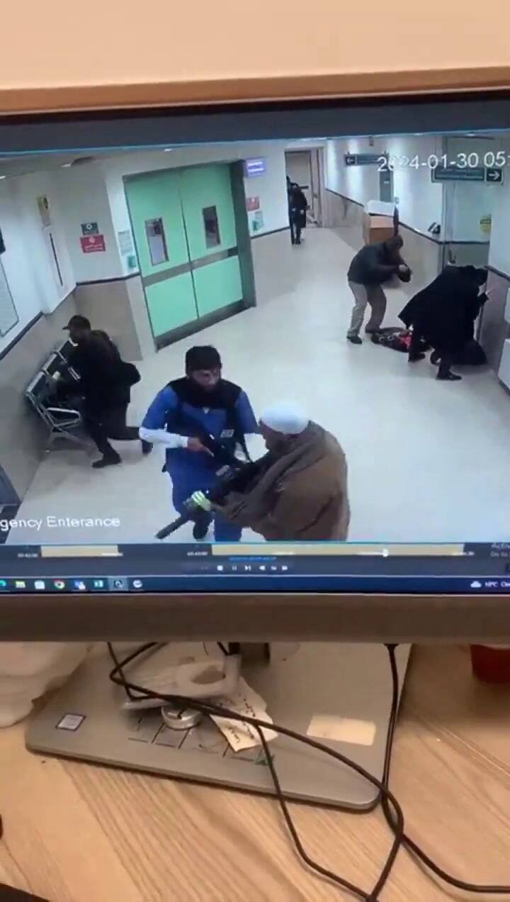 Israelíes disfrazados de enfermeras, civiles y ancianos lisiados en una silla de ruedas asaltaron un hospital