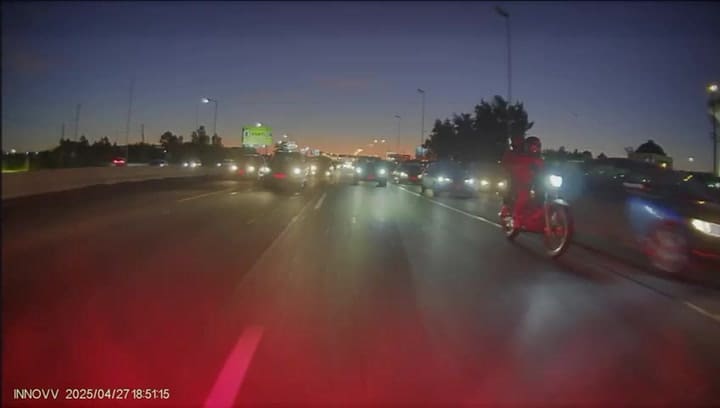 Cinematográfica fuga en la Panamericana para escapar de motochorros