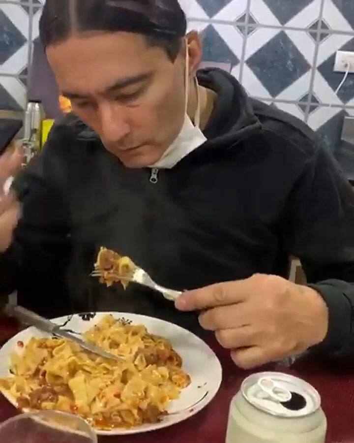 Daniel Agostini reacciona con un fuck you por los memes de agossto con su apellido