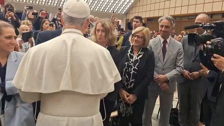 El saludo de León XIV a los corresponsales del Vaticano