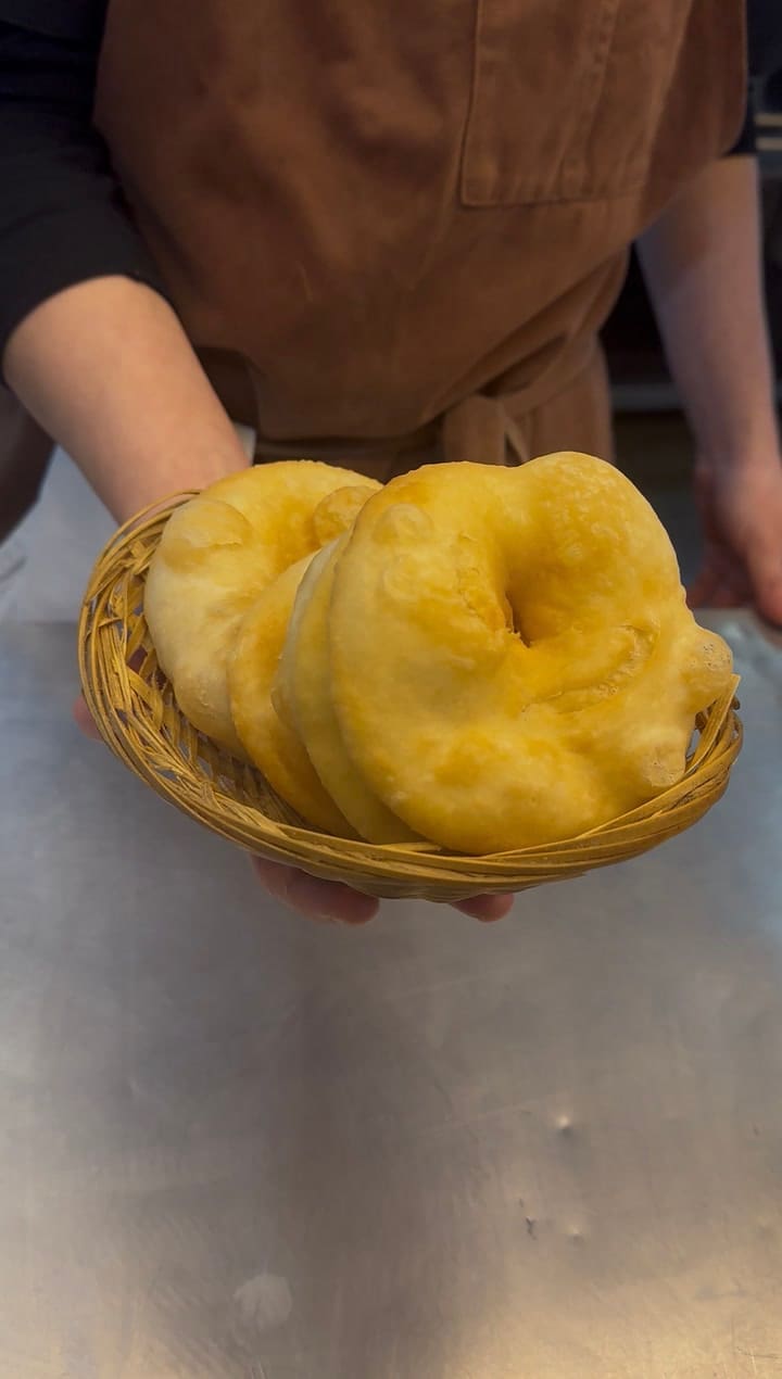 Los trucos de una cocinera para hacer tortas fritas súper esponjosas, livianas y crocantes
