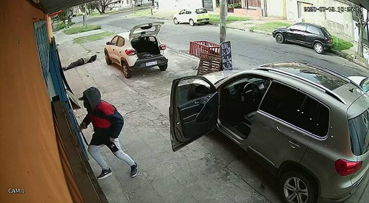 La llegada de la banda para robar en el supermercado chino de Tres de Febrero