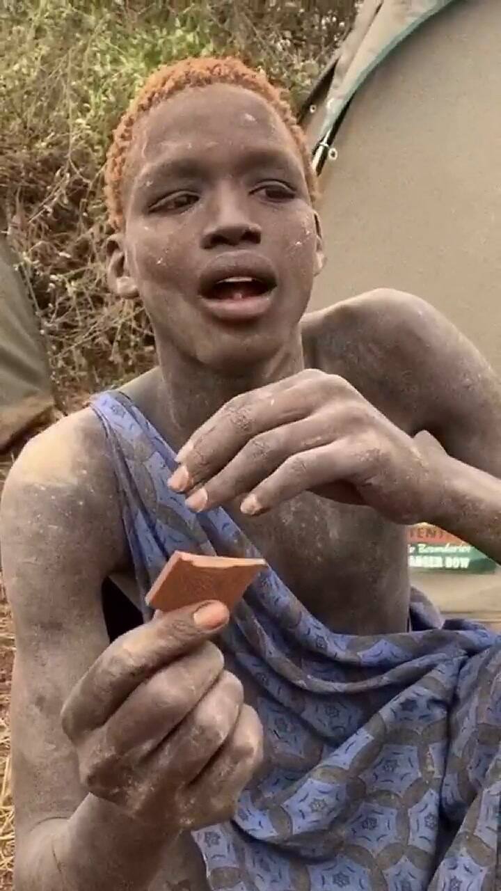 La reacción de un joven al probar chocolate por primera vez - Fuente: TikTok