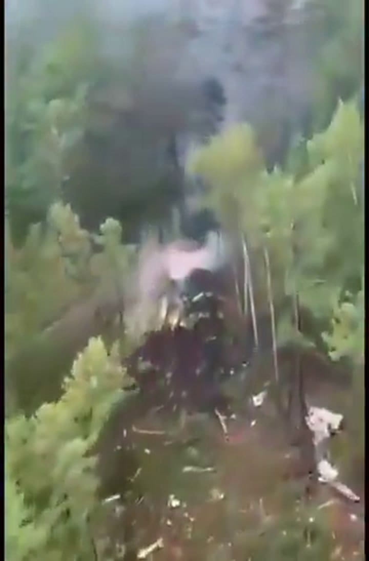 Un avión ruso que transportaba 49 personas desapareció y fue encontrado en llamas