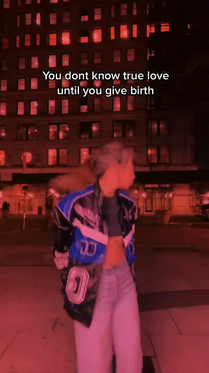 Una mujer se volvió viral al recitar las críticas que le hacen por no tener hijos