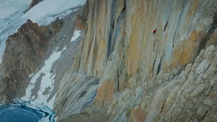 Trailer Ascenso en el Ártico con Alex Honnold