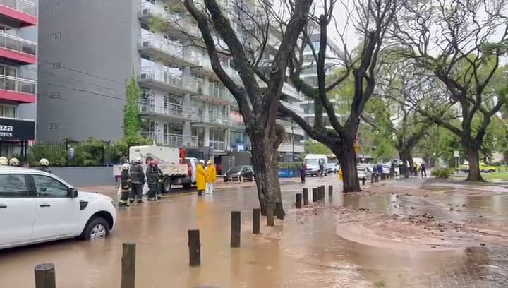 Se rompió un caño de agua en Belgrano