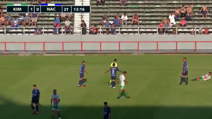 La expulsión y la brutal reacción posterior del futbolista de Nación