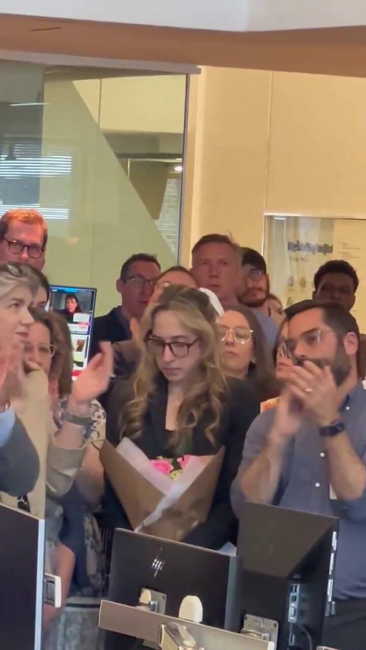 El momento en el que Hannah Natanson se entera que ganó un Pulitzer