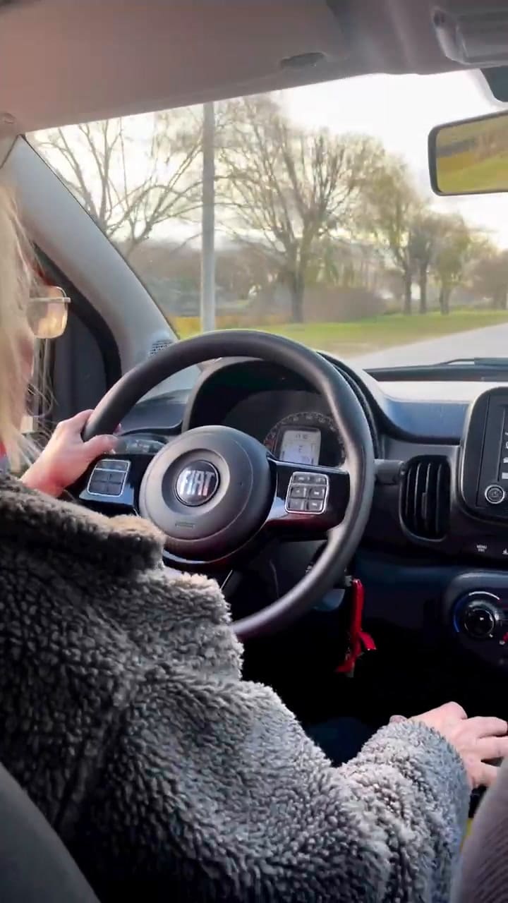 Uno de los videos que compartió la escuela de manejo