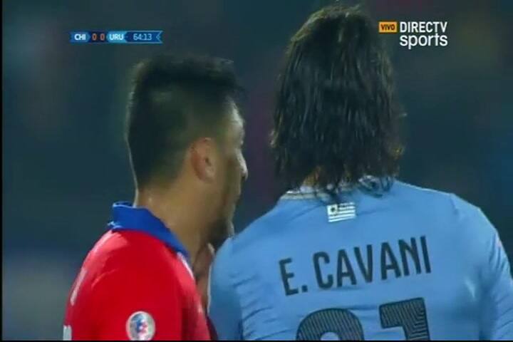 Expulsaron a Cavani
