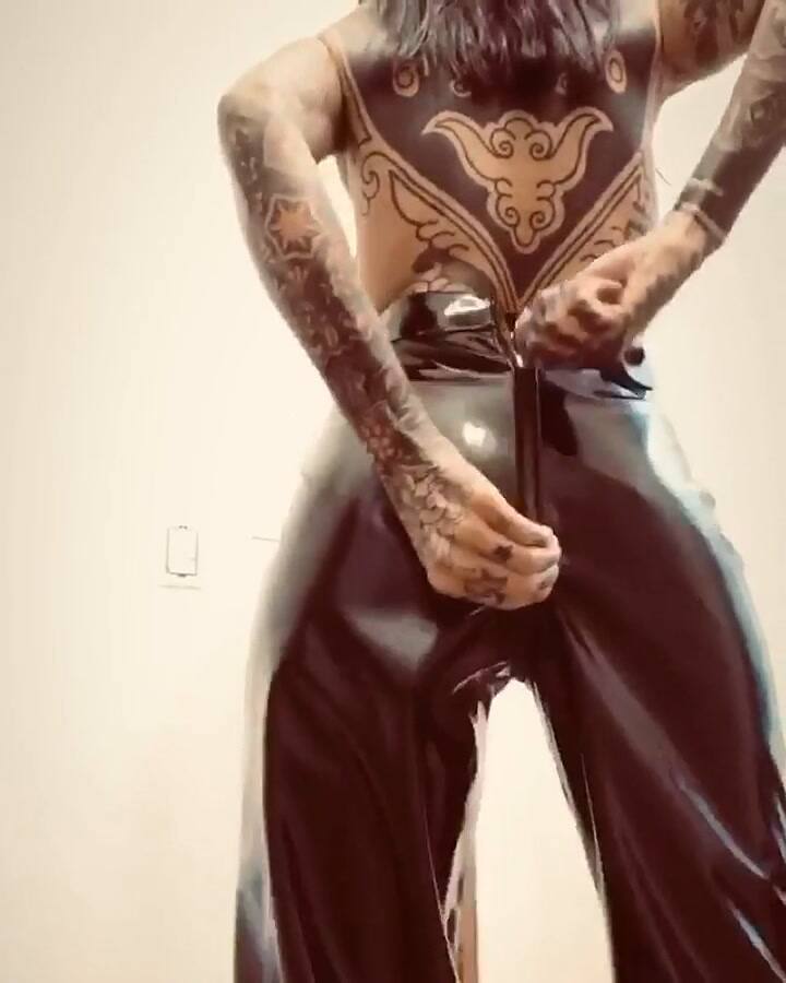 Cande Tinelli via Instagram: 'Tirando bailes en el probador'