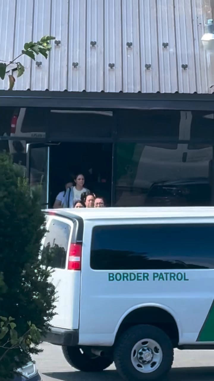 ICE arrestó a más de 70 trabajadores migrantes en una fábrica de Nueva York